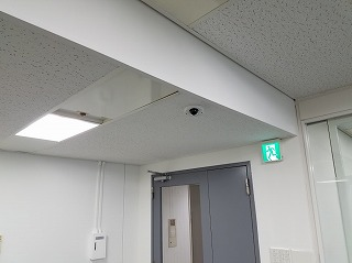 事務所ドア有.png